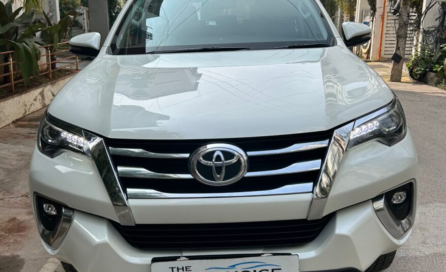 TOYOTA FORTUNER 4×2 AT