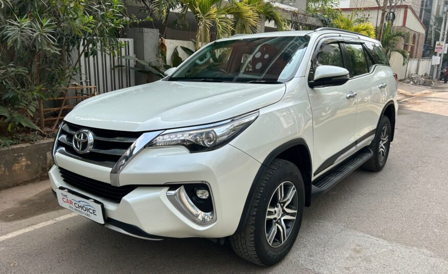 TOYOTA FORTUNER 4×2 AT