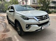 TOYOTA FORTUNER 4×2 AT