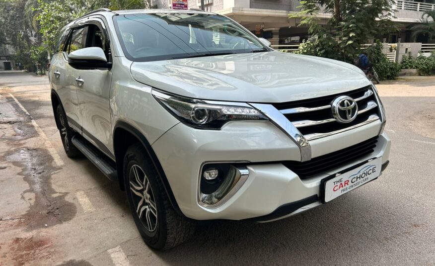 TOYOTA FORTUNER 4×2 AT
