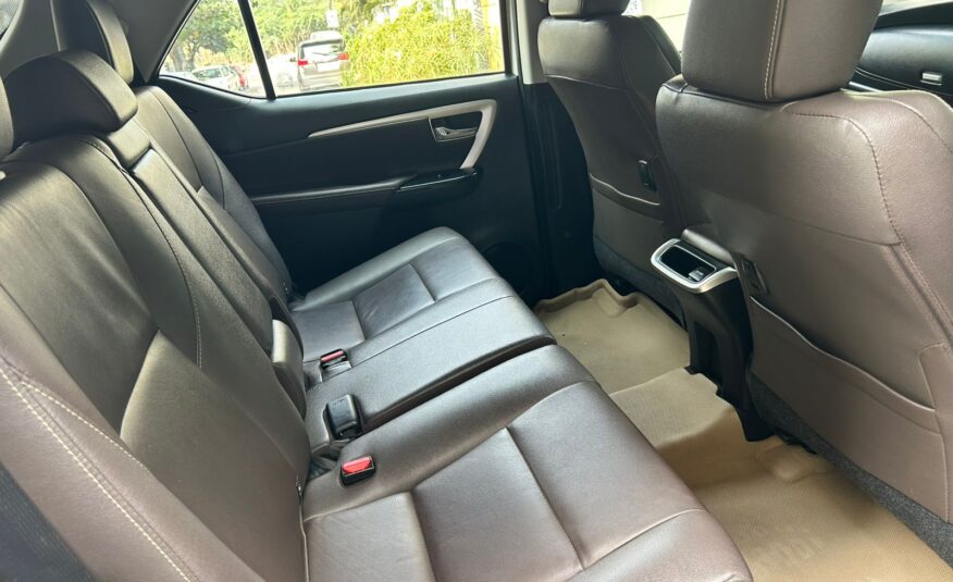 TOYOTA FORTUNER 4×2 AT