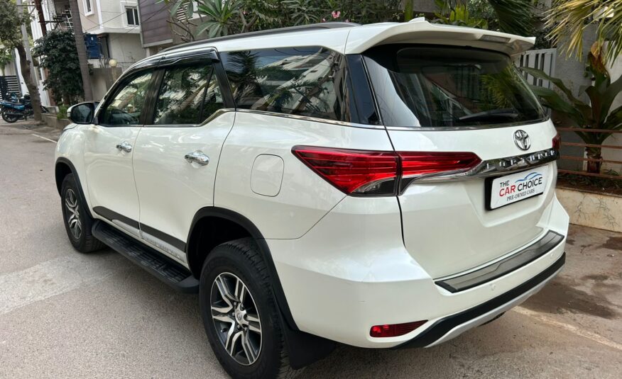 TOYOTA FORTUNER 4×2 AT