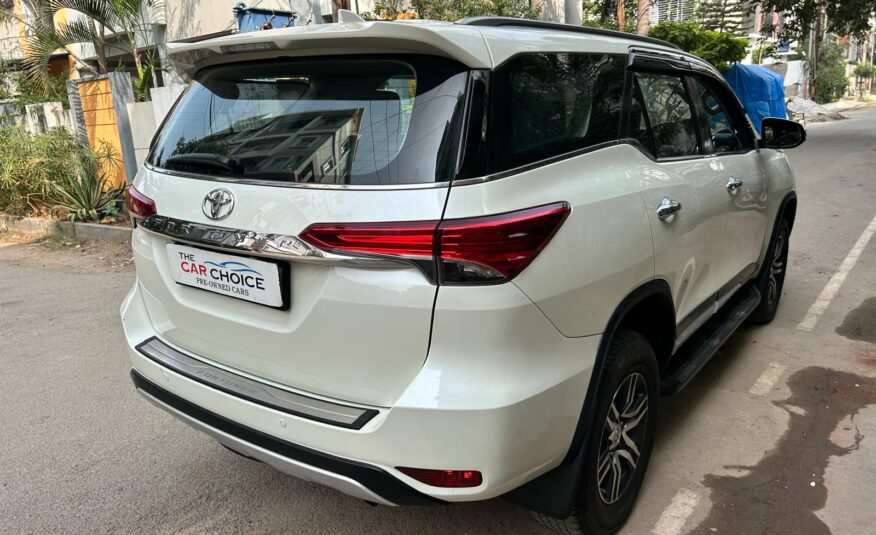 TOYOTA FORTUNER 4×2 AT