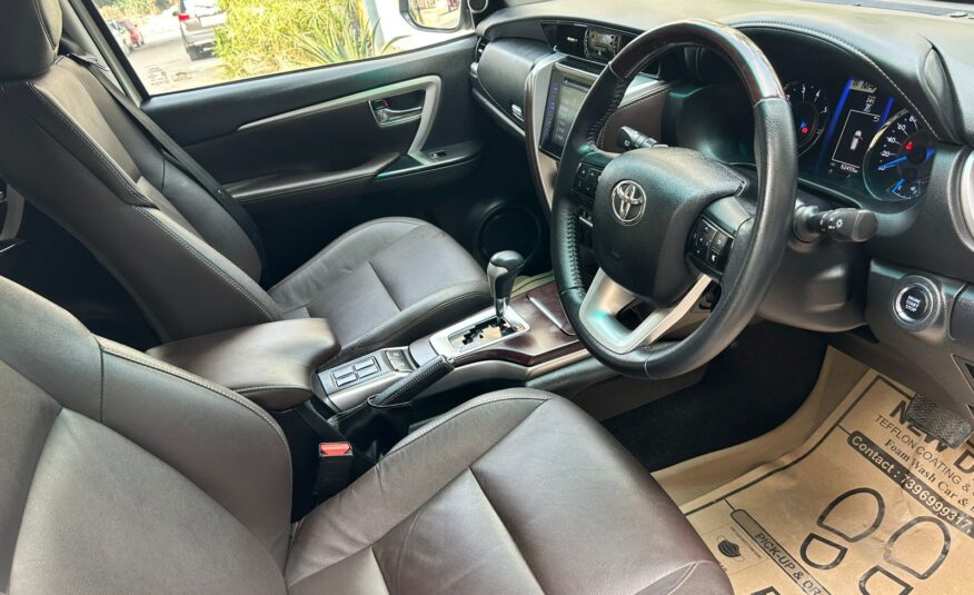 TOYOTA FORTUNER 4×2 AT