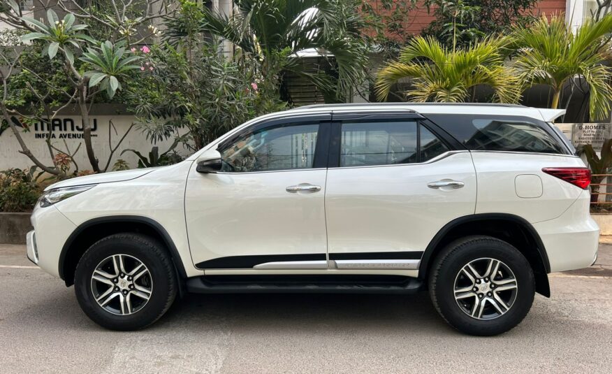 TOYOTA FORTUNER 4×2 AT