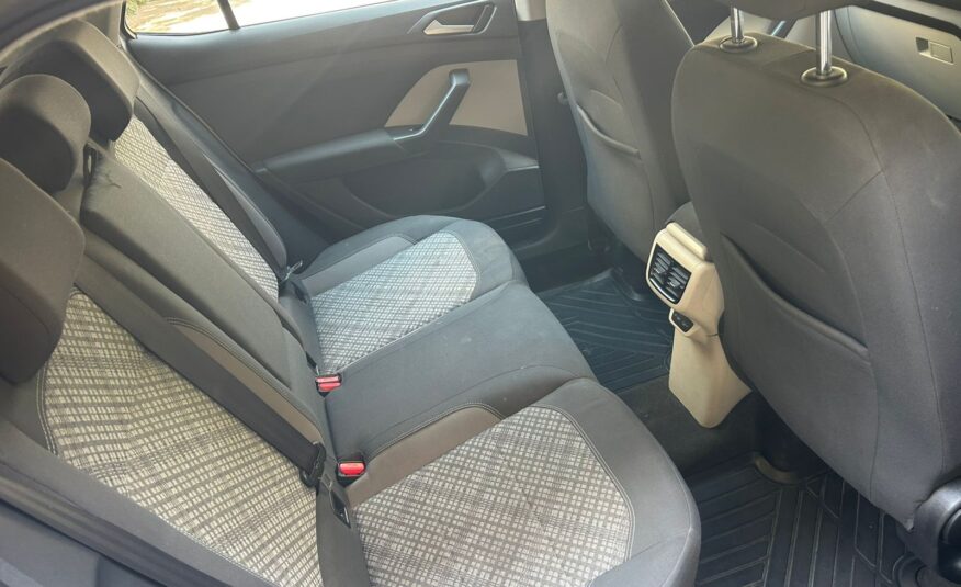 Volkswagen Taigun Highline 1.0 TSI AT