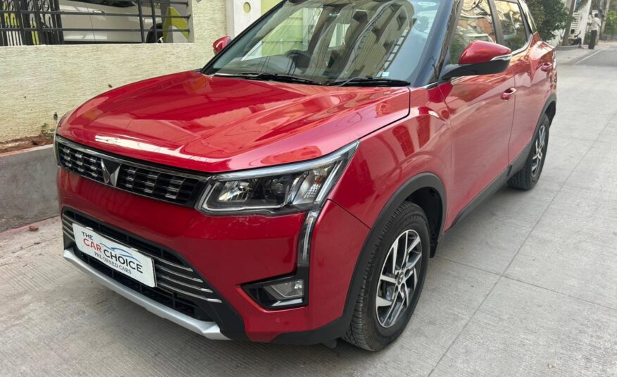 XUV 300 W8 (O) AT