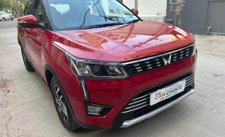 XUV 300 W8 (O) AT