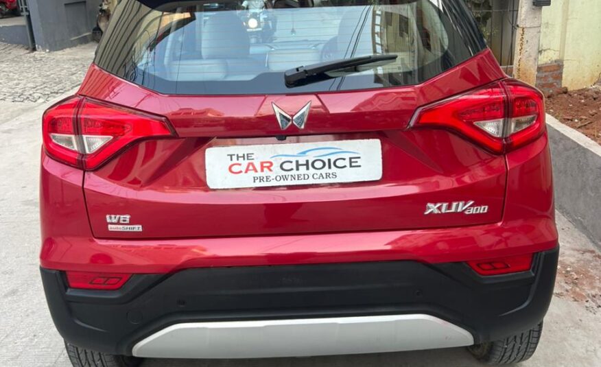 XUV 300 W8 (O) AT