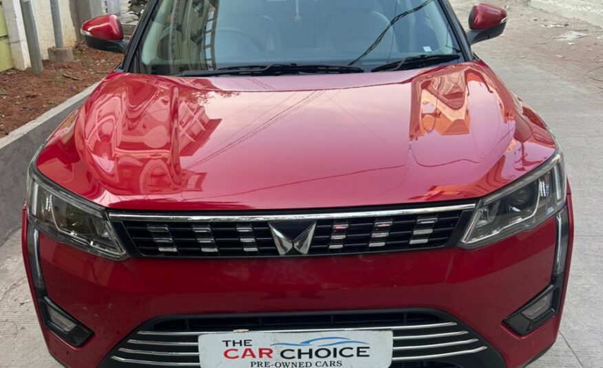 XUV 300 W8 (O) AT