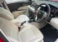 XUV 300 W8 (O) AT