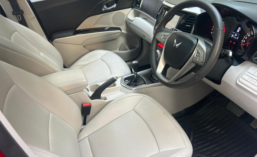 XUV 300 W8 (O) AT