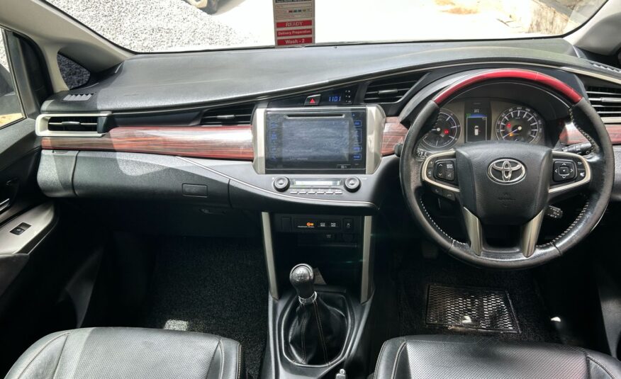 TOYOTA Innova Crysta 2.4 Z 7STR MT