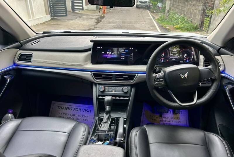 Mahindra xuv 7oo AX5 AT 5 STR