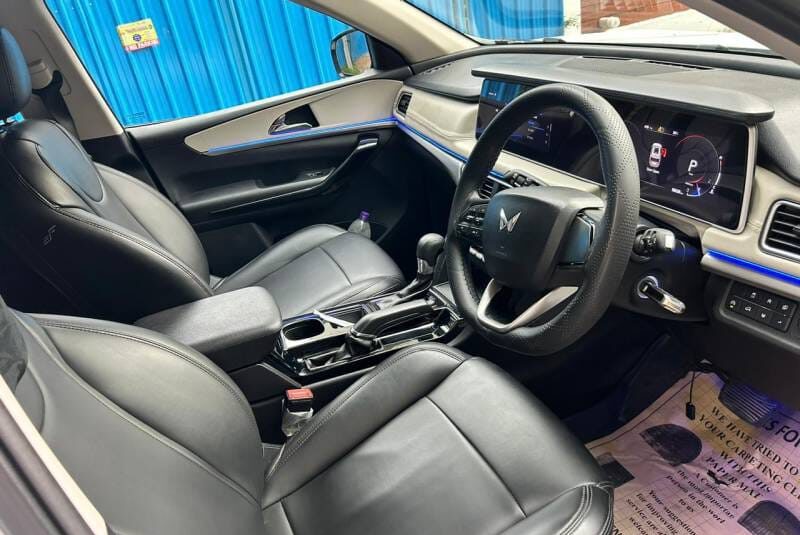 Mahindra xuv 7oo AX5 AT 5 STR