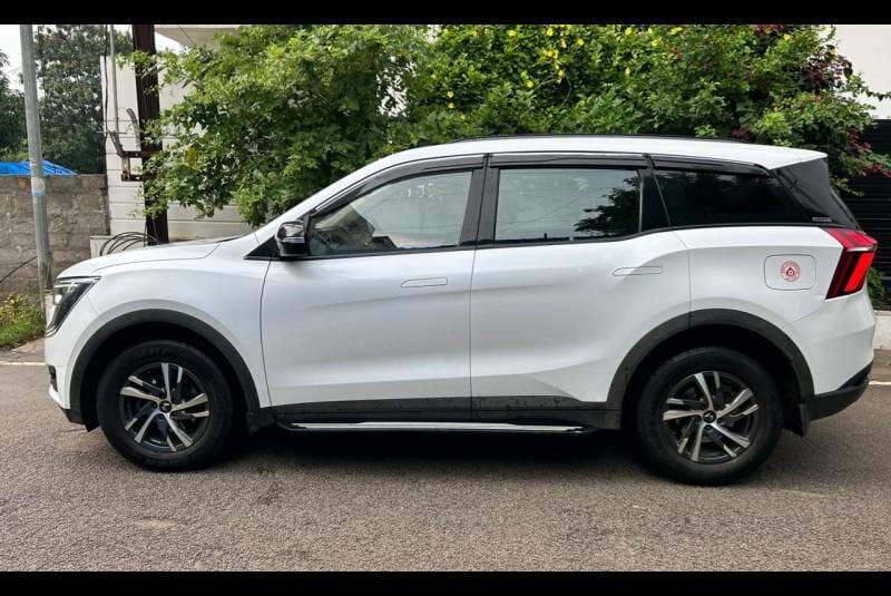 Mahindra xuv 7oo AX5 AT 5 STR