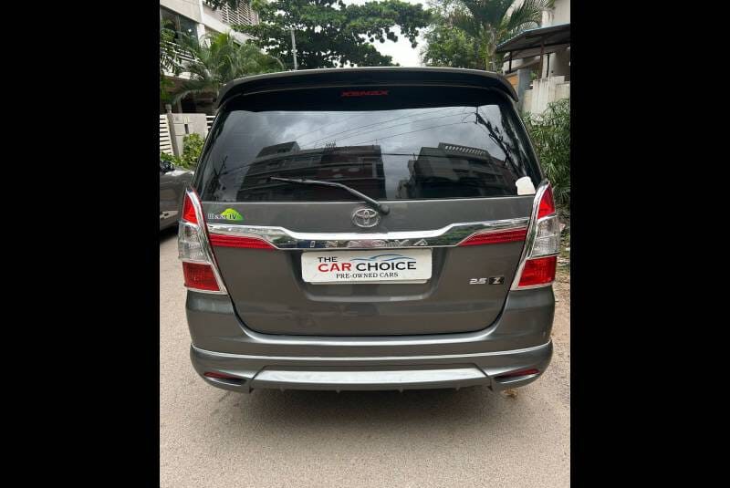 TOYOTA INNOVA 2.5 ZX 7 STR