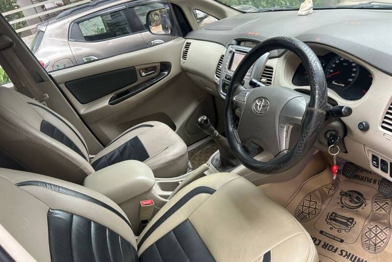 TOYOTA INNOVA 2.5 ZX 7 STR