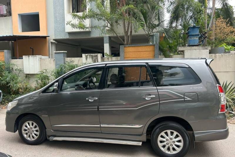 TOYOTA INNOVA 2.5 ZX 7 STR