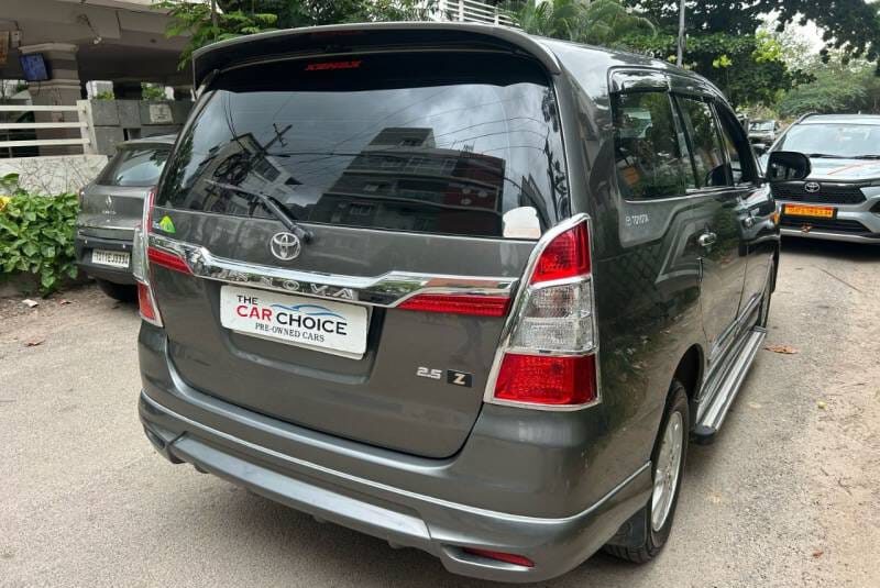 TOYOTA INNOVA 2.5 ZX 7 STR