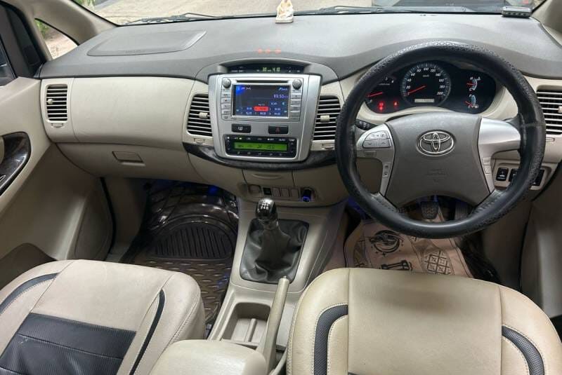 TOYOTA INNOVA 2.5 ZX 7 STR