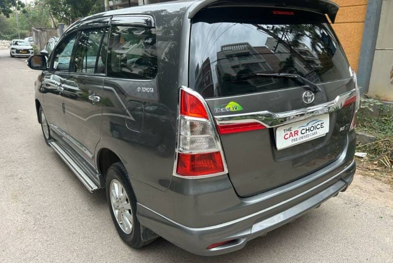 TOYOTA INNOVA 2.5 ZX 7 STR