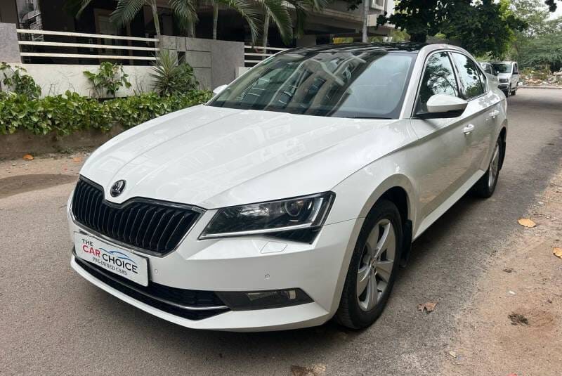 SKODA SUPERB STYLE TSI AT