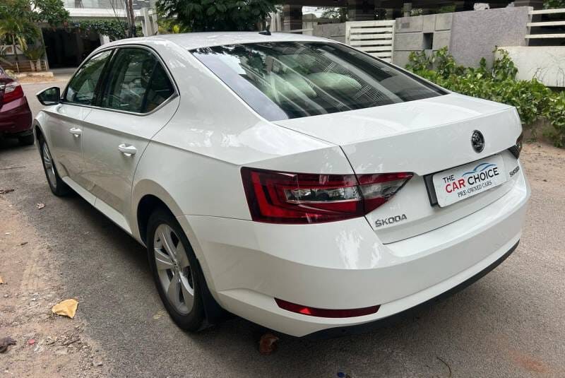 SKODA SUPERB STYLE TSI AT