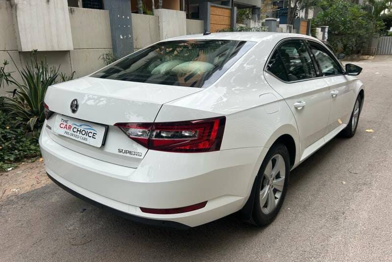 SKODA SUPERB STYLE TSI AT
