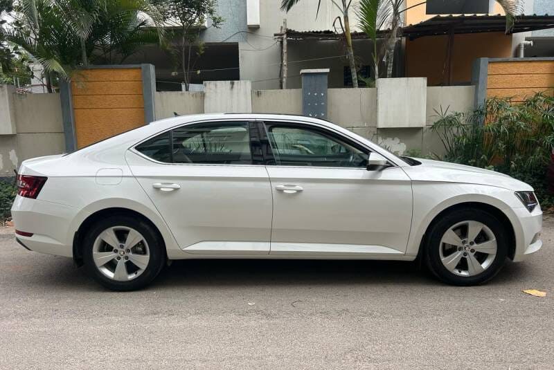 SKODA SUPERB STYLE TSI AT
